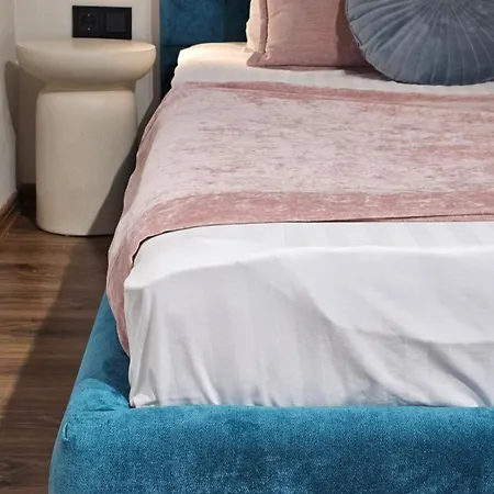 світло та вода постійно!